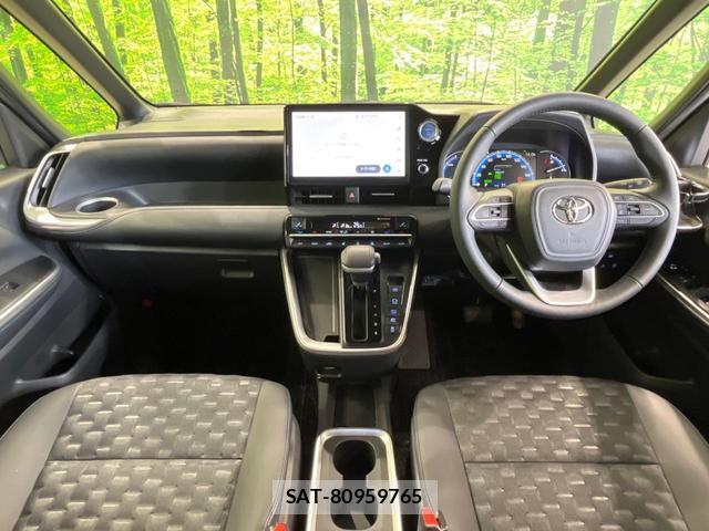 Toyota VOXY 2022-03 8007871-1