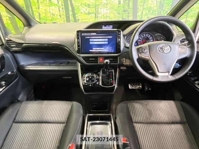 Toyota VOXY 2018-06 8007873-1