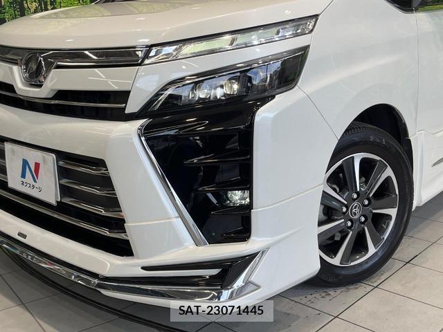 Toyota VOXY 2018-06 8007873-11