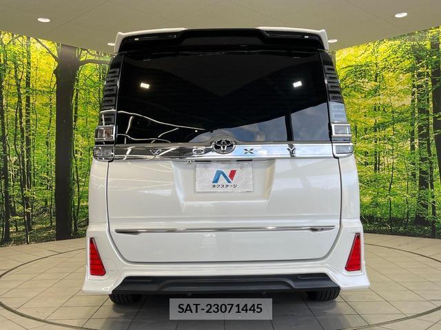 Toyota VOXY 2018-06 8007873-14