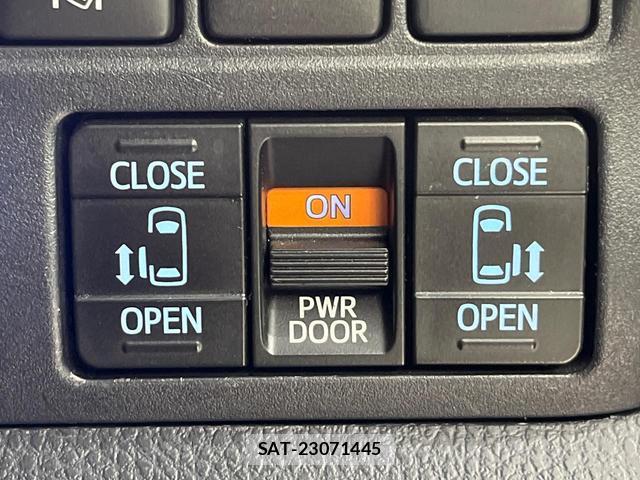 Toyota VOXY 2018-06 8007873-5