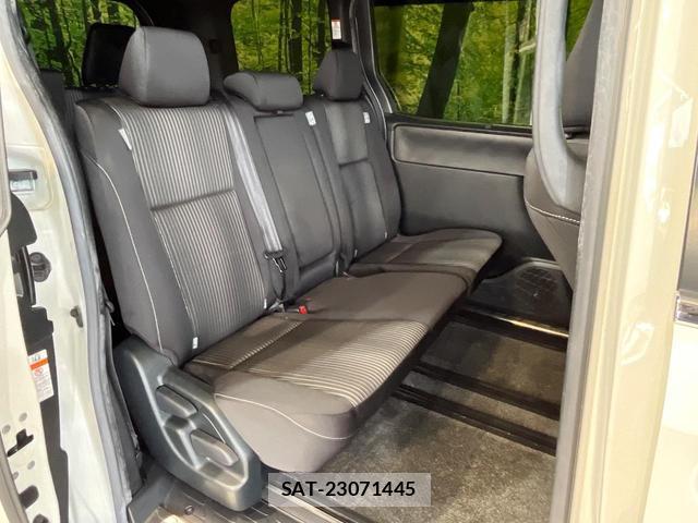 Toyota VOXY 2018-06 8007873-7