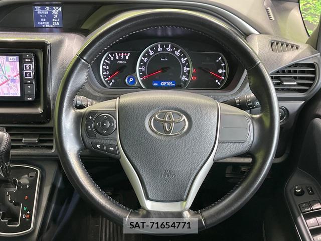 Toyota VOXY 2015-11 8007877-11