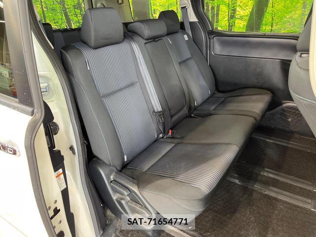 Toyota VOXY 2015-11 8007877-8