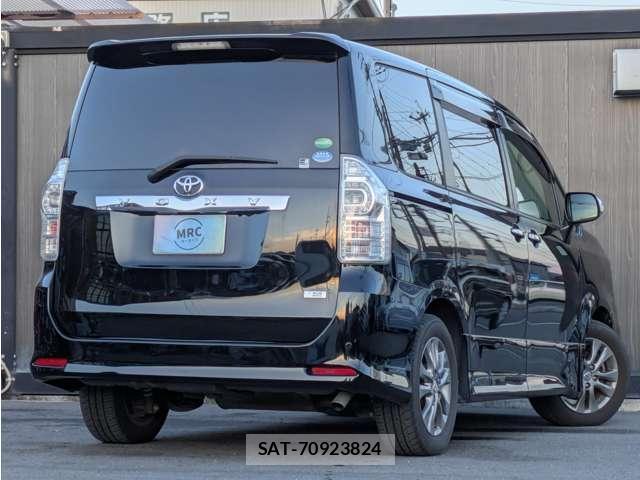 Toyota VOXY 2013-04 8007957-1