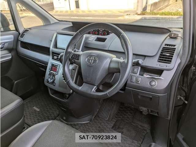 Toyota VOXY 2013-04 8007957-11