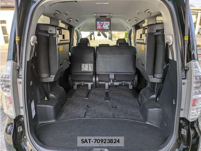 Toyota VOXY 2013-04 8007957-18