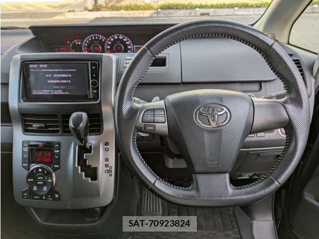 Toyota VOXY 2013-04 8007957-19