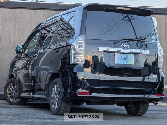Toyota VOXY 2013-04 8007957-4
