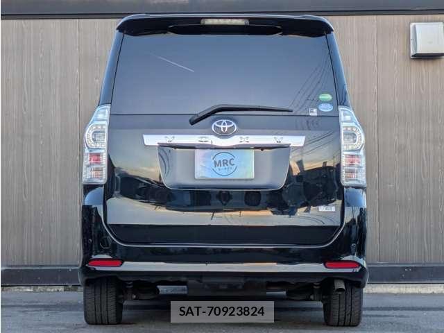 Toyota VOXY 2013-04 8007957-6