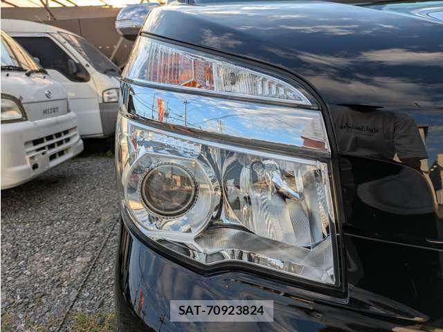 Toyota VOXY 2013-04 8007957-7