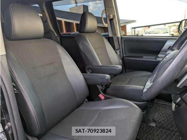 Toyota VOXY 2013-04 8007957-9