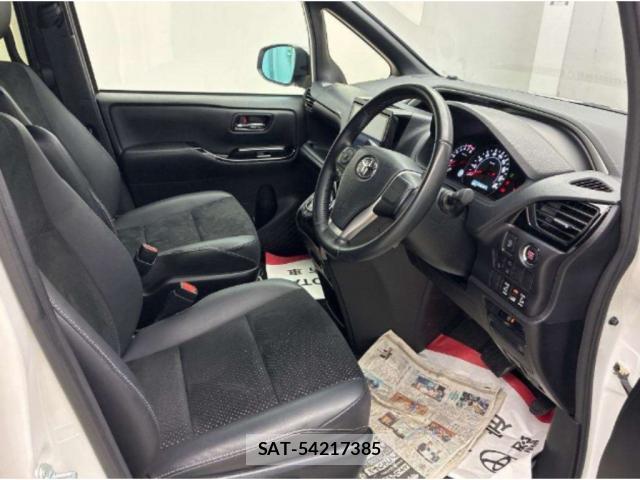 Toyota VOXY 2021-04 8008219-2