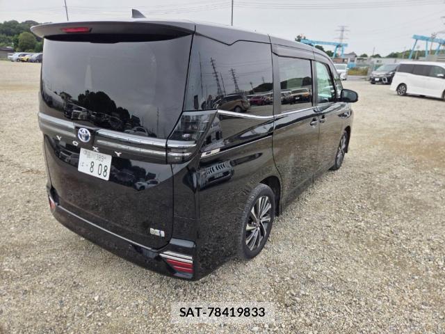Toyota VOXY 2023-12 8008223-1