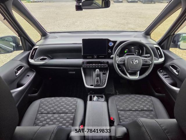 Toyota VOXY 2023-12 8008223-2