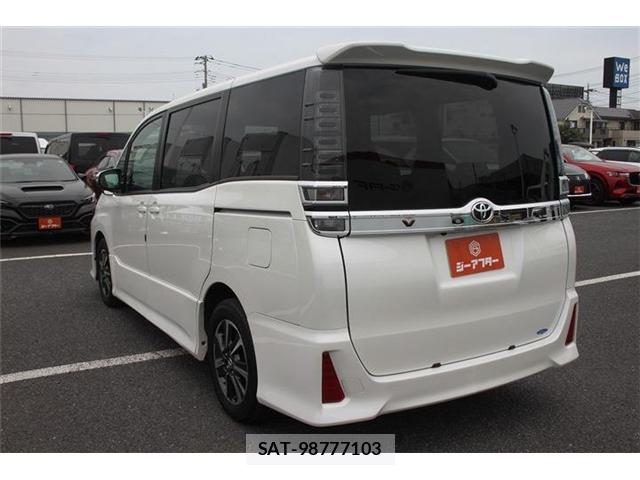 Toyota VOXY 2017-07 8008594-10