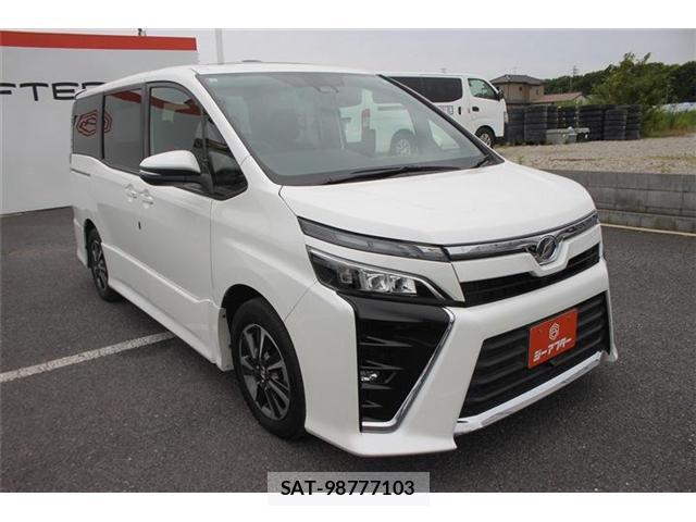 Toyota VOXY 2017-07 8008594-6