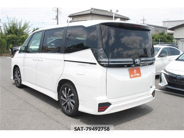 Toyota VOXY 2025-10 8008633-13