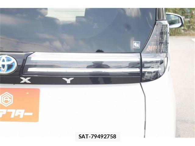 Toyota VOXY 2025-10 8008633-17