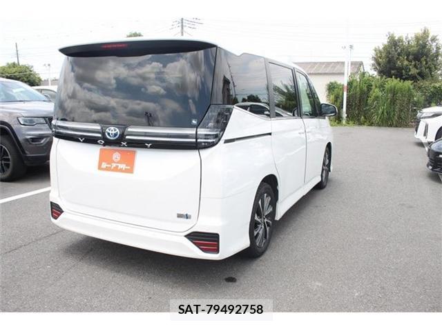 Toyota VOXY 2025-10 8008633-19