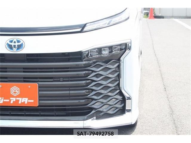 Toyota VOXY 2025-10 8008633-9