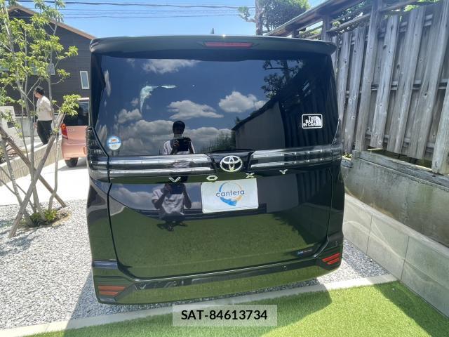 Toyota VOXY 2022-06 8008676-2