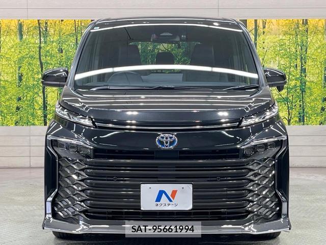 Toyota VOXY 2023-09 8009618-14