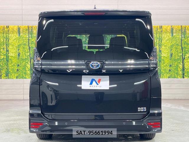 Toyota VOXY 2023-09 8009618-15