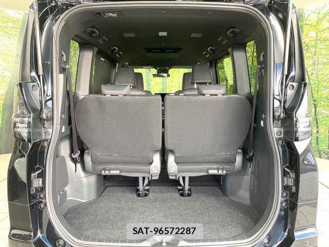 Toyota VOXY 2023-03 8010441-10