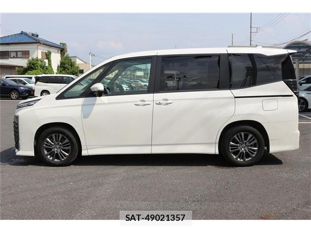 Toyota VOXY 2023-06 8010796-10