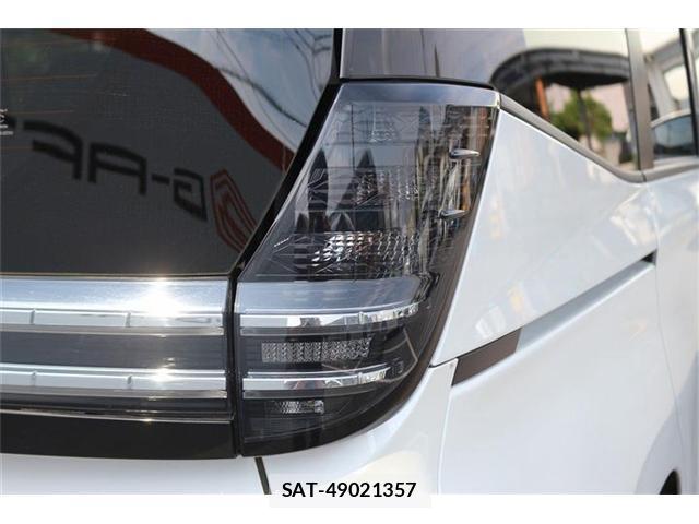 Toyota VOXY 2023-06 8010796-12
