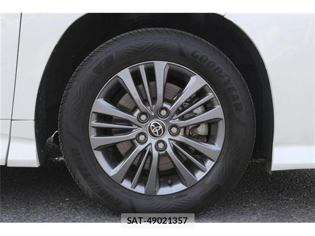 Toyota VOXY 2023-06 8010796-13