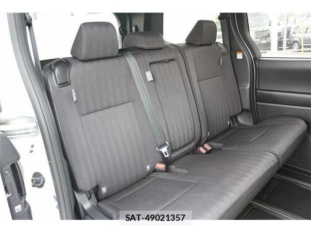Toyota VOXY 2023-06 8010796-15