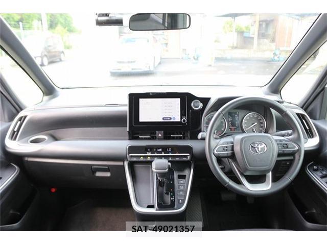 Toyota VOXY 2023-06 8010796-17