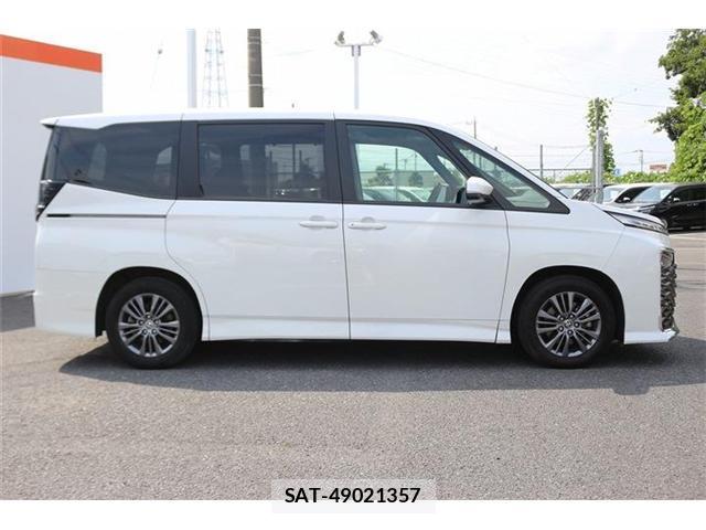 Toyota VOXY 2023-06 8010796-8