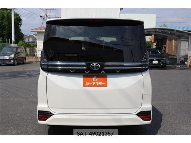 Toyota VOXY 2023-06 8010796-9