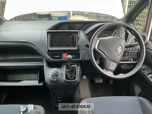 Toyota VOXY 2019-06 8010997-2