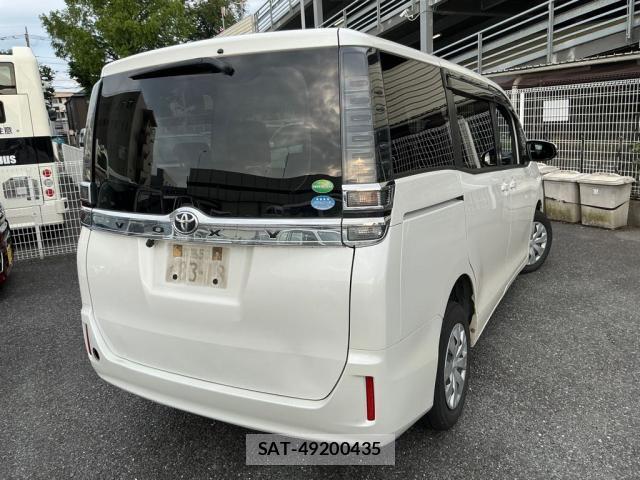 Toyota VOXY 2019-06 8010997-3