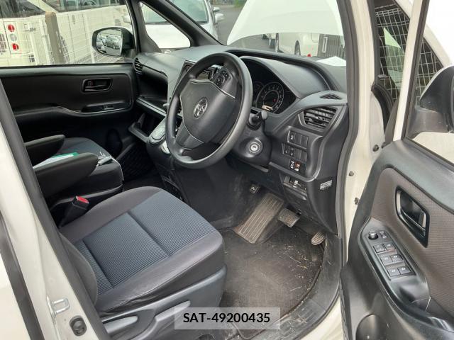Toyota VOXY 2019-06 8010997-4