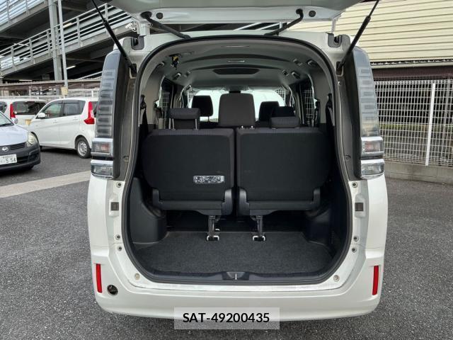 Toyota VOXY 2019-06 8010997-6