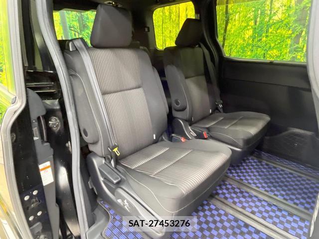 Toyota VOXY 2018-12 8011107-8