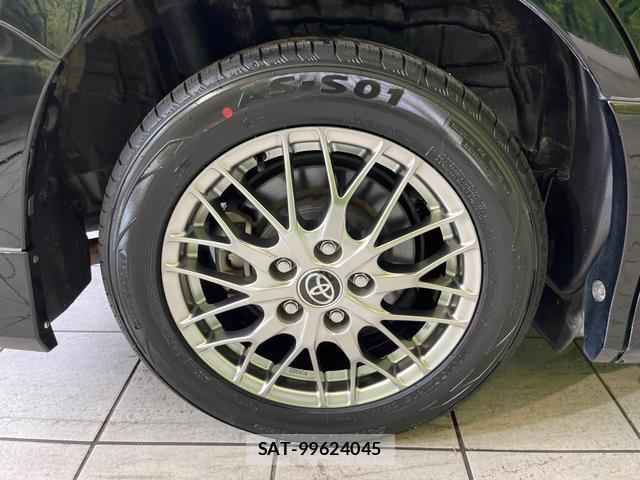 Toyota VOXY 2018-03 8011365-13