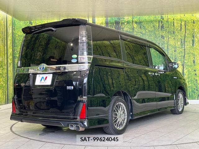 Toyota VOXY 2018-03 8011365-17