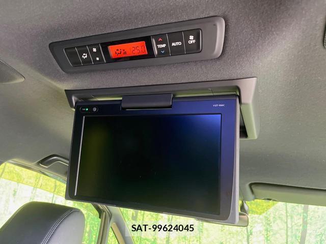 Toyota VOXY 2018-03 8011365-2