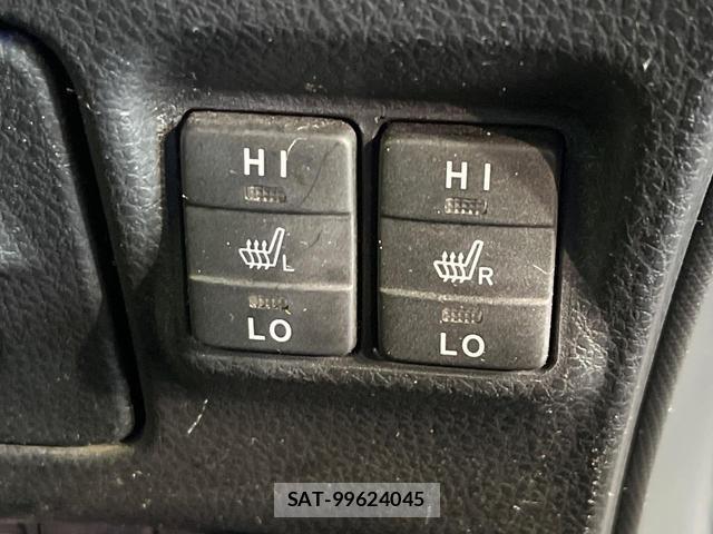 Toyota VOXY 2018-03 8011365-5