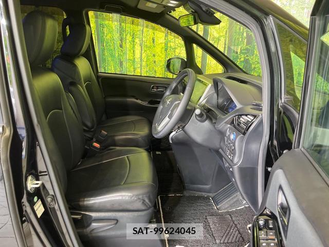 Toyota VOXY 2018-03 8011365-7
