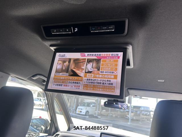 Toyota VOXY 2023-05 8011373-10