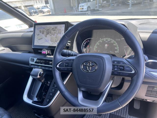 Toyota VOXY 2023-05 8011373-12