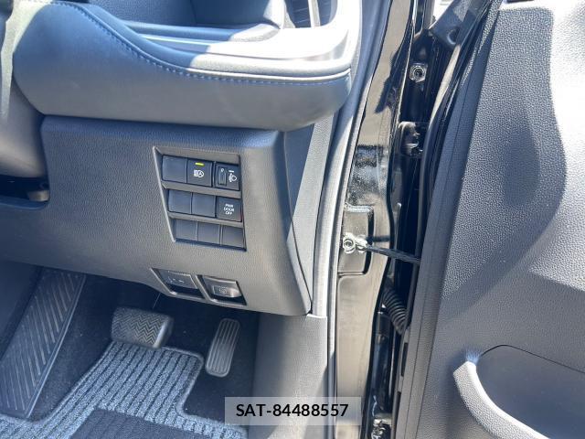 Toyota VOXY 2023-05 8011373-15