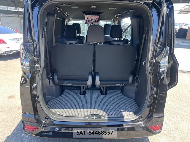 Toyota VOXY 2023-05 8011373-16